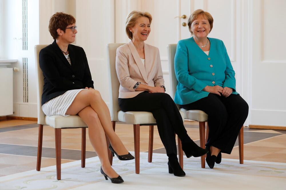 Anegret Kramp-Karenbauer, Ursula fon der Lajen i Angela Merkel, Foto: Reuters