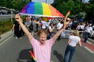 Poljska: Provladin nedjeljnik dijeli anti LGBT naljepnice