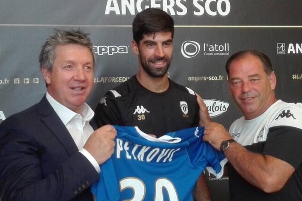 Petković sa trenerom Anžea Olivijeom Pikeom i sportskim direktorom Stefanom Mulinom