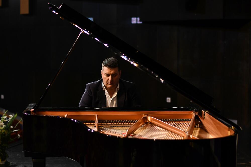 Boris Kraljević na sceni, Foto: Zvezdana Kujović