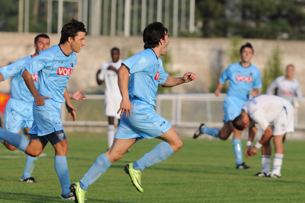 Luka Rotković slavi gol protiv Anortozisa, Foto: Savo Prelević