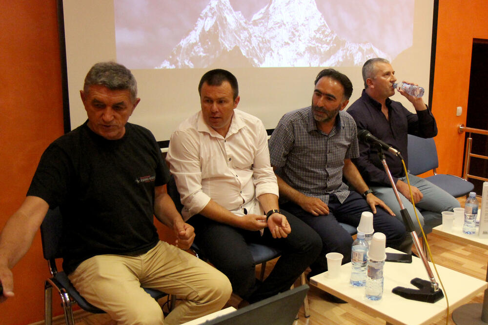 Himalajci na promociji knjige: Božić, Vujović, Radović, Bulatović, Foto: Savo Prelević