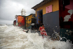 Indija: U oluji stradalo 33 ljudi, srušeno 20 kuća