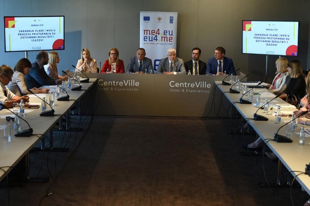 Sa okruglog stola Saradnja Vlade i NVO u procesu pristupanja EU, koji je organizovao Generalni sekretarijat Vlade., Foto: Vlada Crne Gore