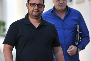 "Puno je 210 hiljada za robiju Šarića i Lončara"