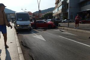 Budva: Gužve zbog nezgode na bulevaru, kolona od Jaza