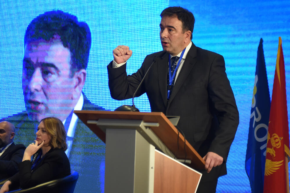 Članovi partije oslobođeni plaćanja članarine:  Lider PzP Nebojša Medojević, Foto: Savo Prelević