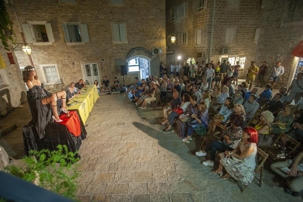 Sa večeri u Budvi, Foto: Privatna arhiva