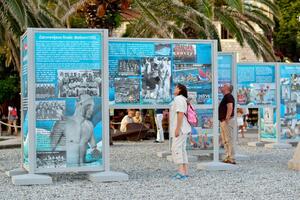 Izložba "Velikani bazena" na Škveru