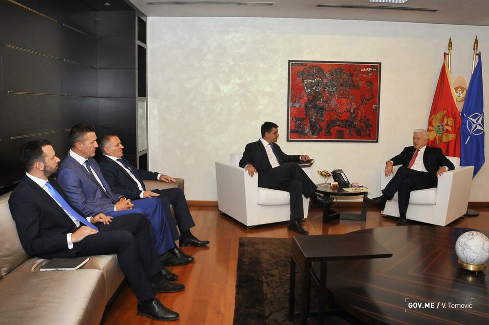 Marković sa predstavnicima Opštine Plav, Foto: V.Tomović/gov.me