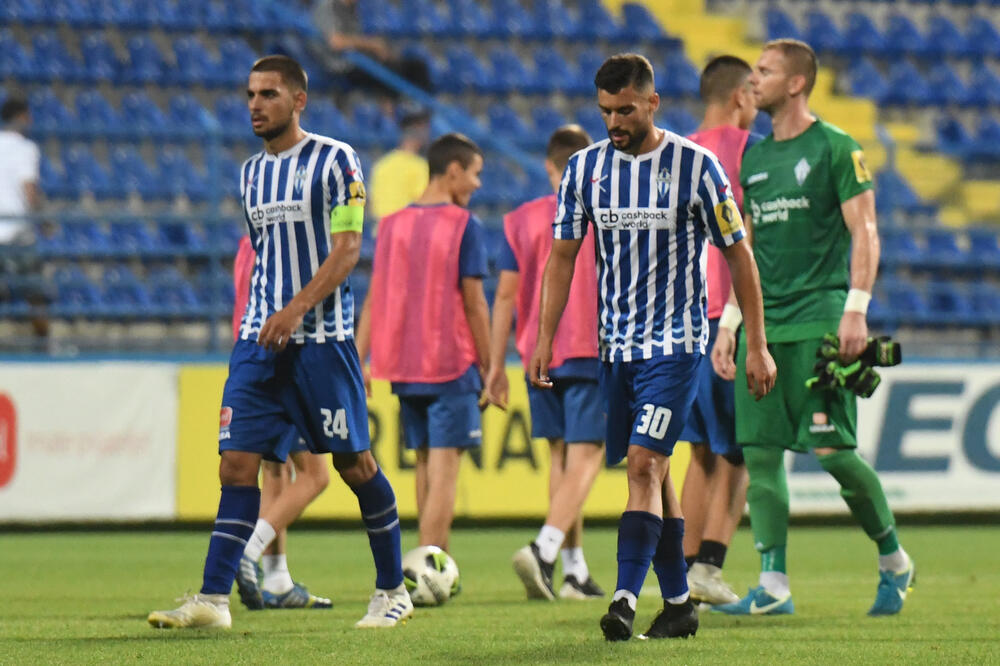 Fudbaleri Budućnosti nakon utakmice, Foto: Savo Prelević