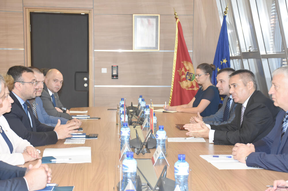 Sa sastanka, Foto: Uprava policije