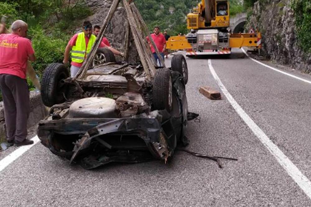 Izvlačenje vozila, Foto: Služba zaštite Kolašin