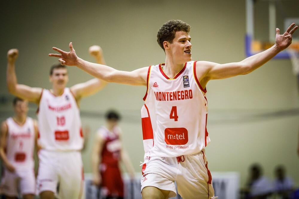 Vasilije Milović slavi trojku za 81:74, Foto: FIBA