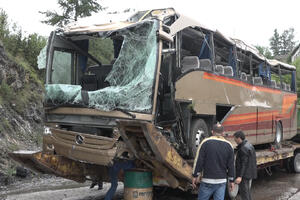U autobuskoj nezgodi povrijeđena 41 osoba, dvoje sa težim povredama