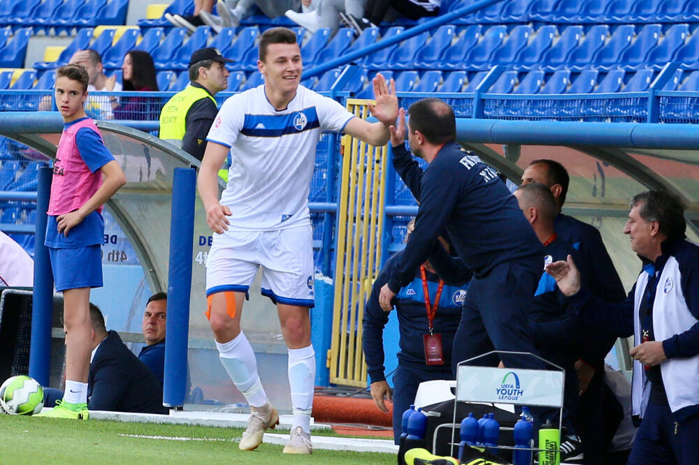 Osmajić je ušao sa klupe i izborio penal u prvom meču protiv APOEL-a, Foto: Savo Prelević
