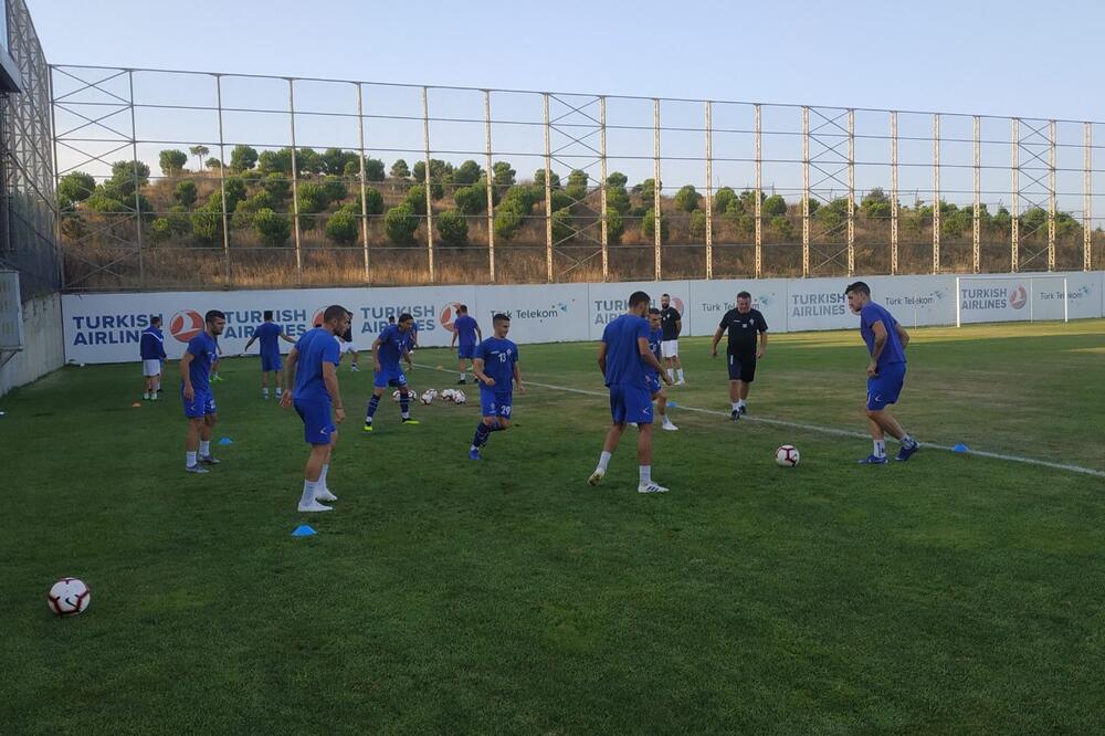 Fudbaleri Budućnosti na treningu u Istanbulu, Foto: Savo Prelević