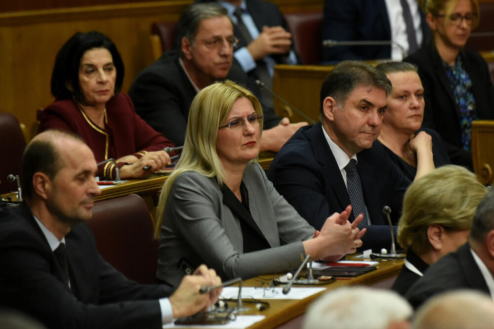 Poslanici DPS-a u Skupštini, Foto: Boris Pejović