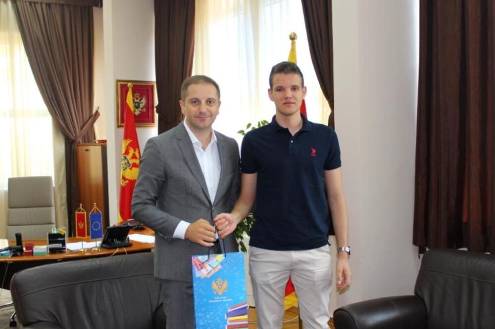 Ministar Šehović sa Vukićevićem, Foto: Ministarstvo prosvjete