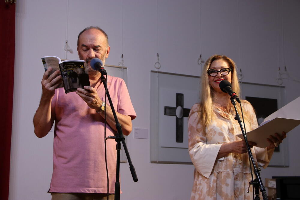 Vujović i Danica Maksimović na promiciji u Baru, Foto: Studio Petović