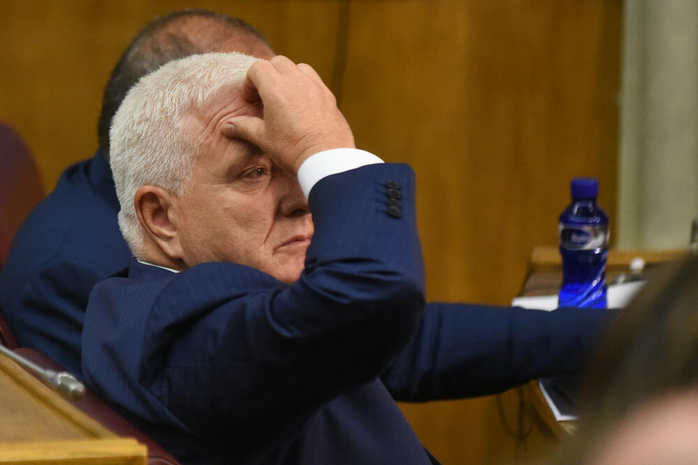 Marković tokom posljednjeg premijerskog sata, Foto: Boris Pejović