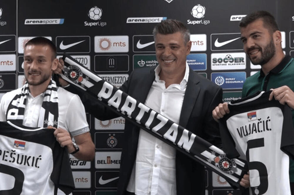 Pešukić i Vujačić sa trenerom Partizana Miloševićem