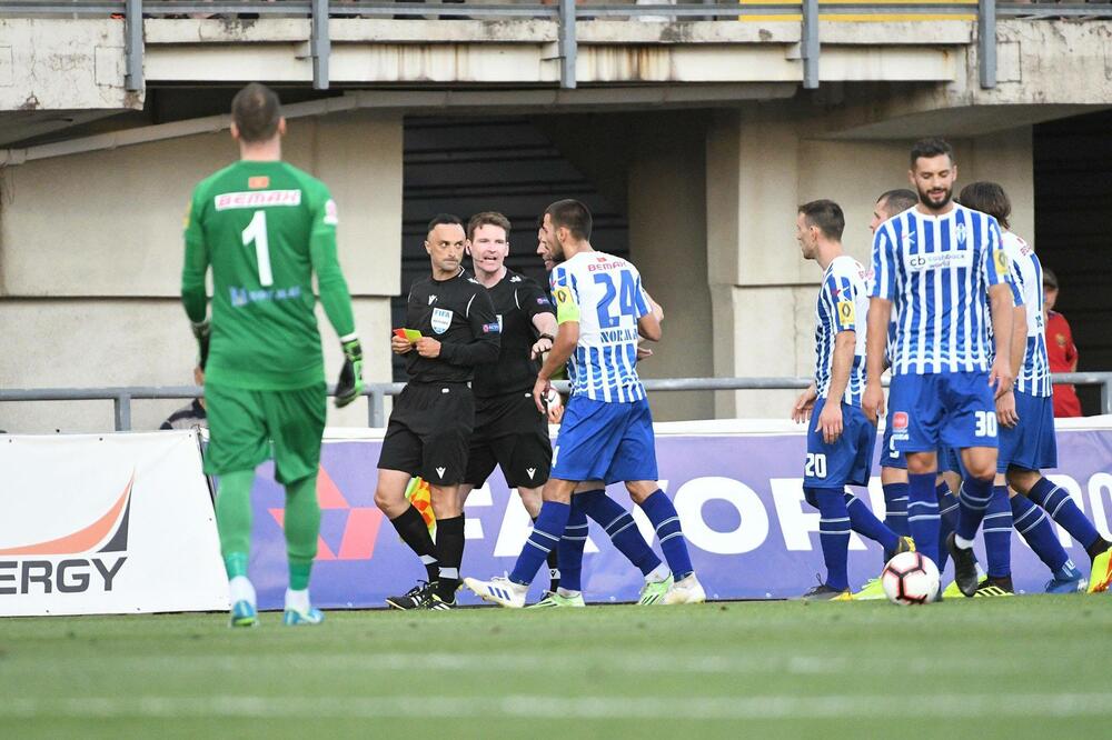 Sudija je u istom minutu isključio dva igrača Budućnosti, Foto: Zarja - zvanični sajt
