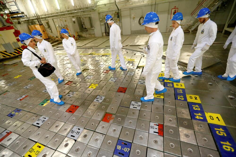 Turisti hodaju po nuklearnom reaktoru u elektrani Ignalina u Litvaniji, Foto: Reuters