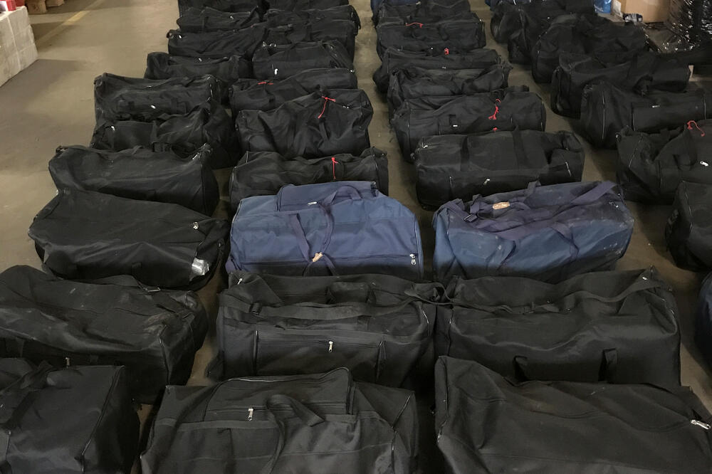 Tobre sa zaplijenjenim kokainom, Foto: Reuters