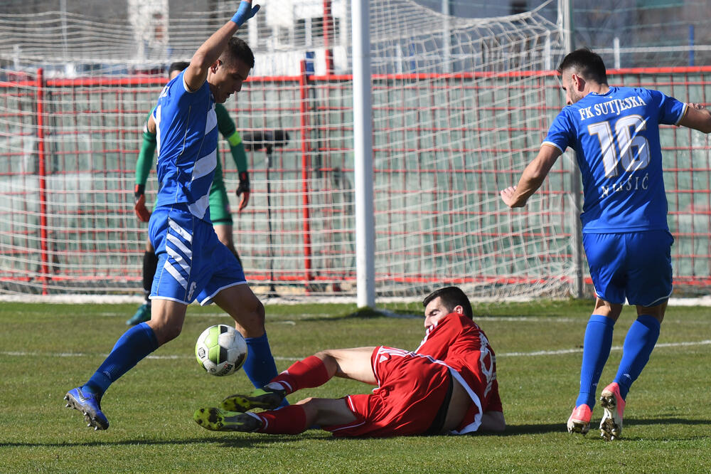 OFK Titograd i Sutjeska igraju derbi 1. kola, i to po reflektorima, Foto: Savo Prelević