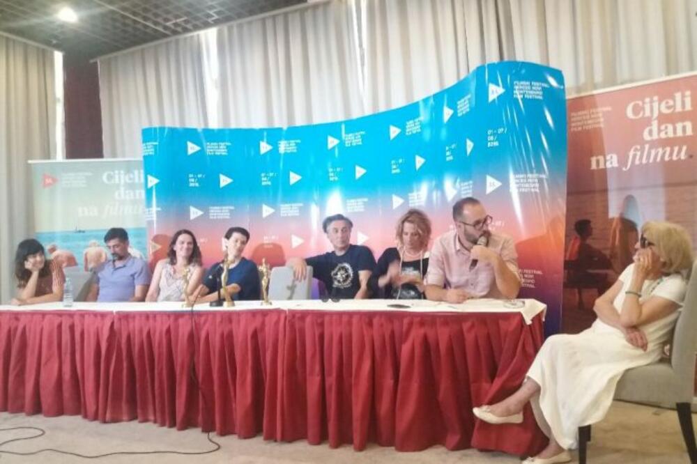 Ekipa fima "Grudi", Foto: Slavica Kosić