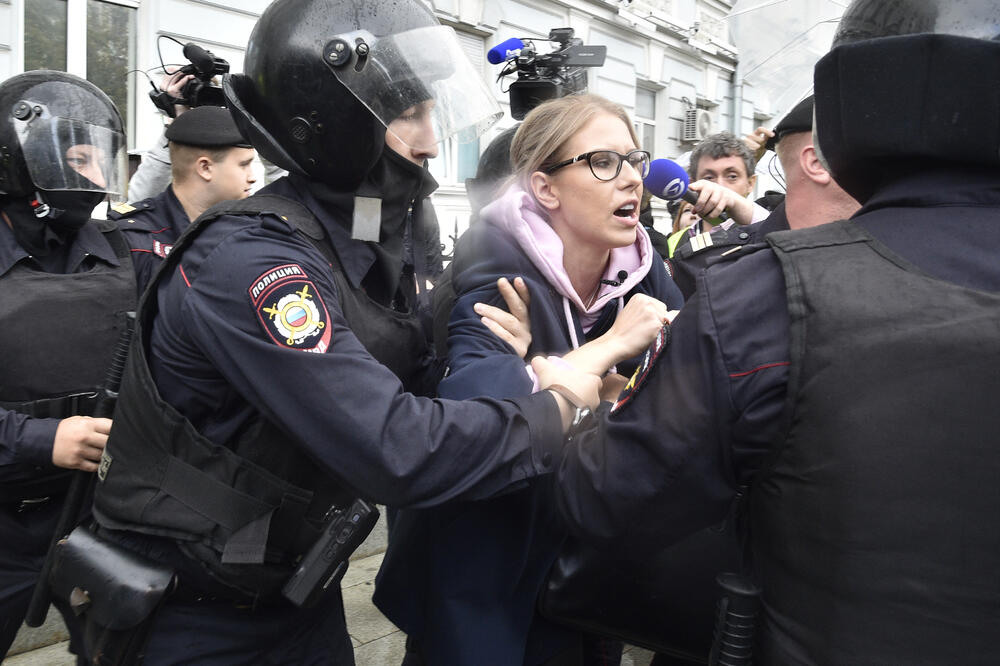 Privođenje Sobol, Foto: Dmitry Serebryakov/AP