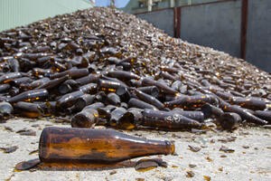 Njemačka: Iz prikolice kamiona ispalo oko 10.000 boca piva