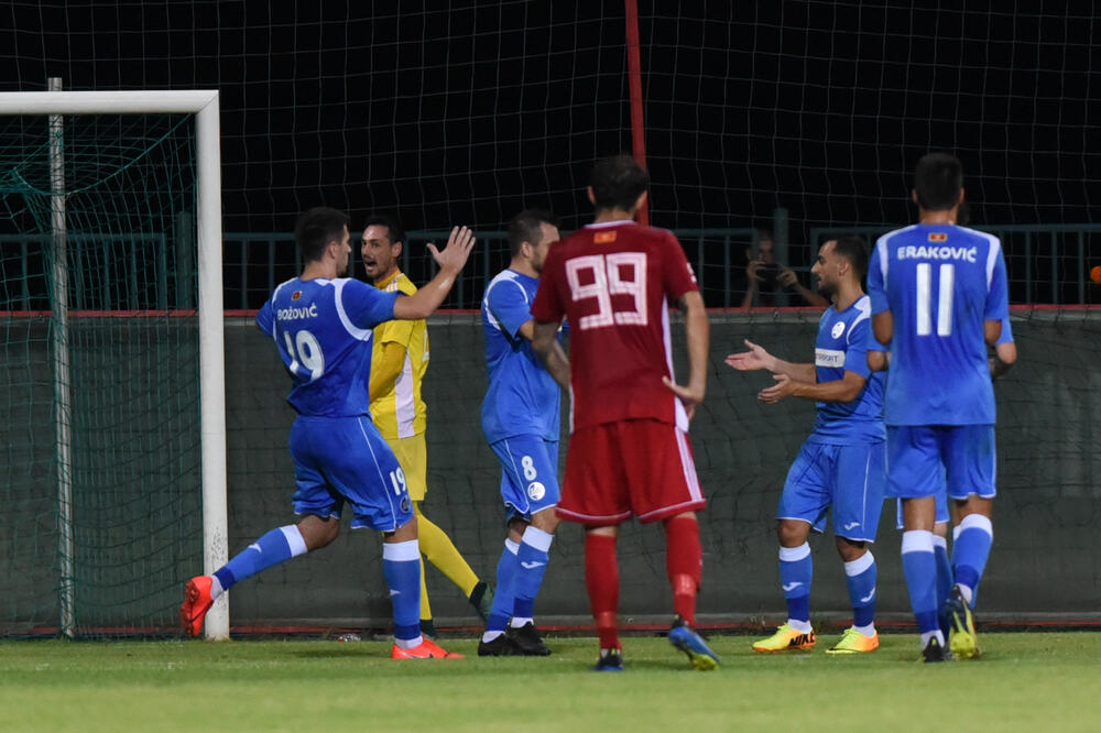 Slavlje fudbalera Sutjeske nakon gola Jankovića, Foto: Savo Prelević