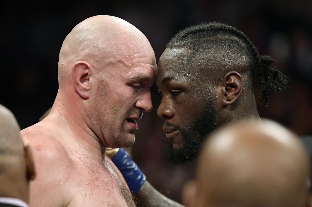 Tyson Fury, left, of England, and Deontay Wilder embrace after their WBC heavyweight championship boxing match, Saturday, Dec. 1, 2018, in Los Angeles. The fight ended in a draw. (AP Photo/Mark J. Terrill), Foto: Mark J. Terrill