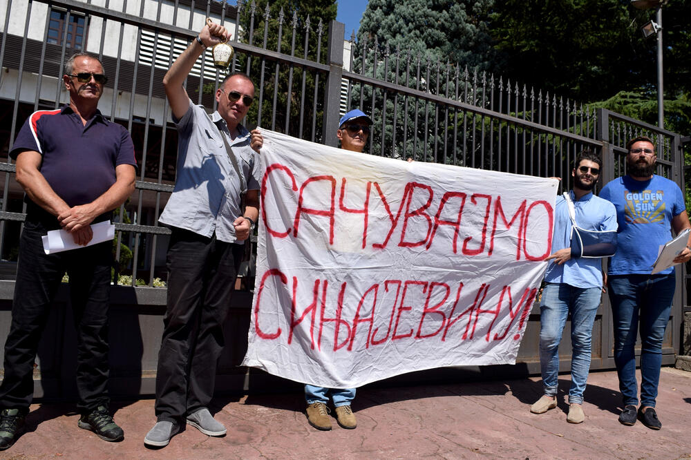 Današnje okupljanje ispred Ministarstva odbrane, Foto: Luka Zeković