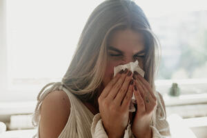 Kako razlikovati ljetnju prehladu od sezonske alergije?