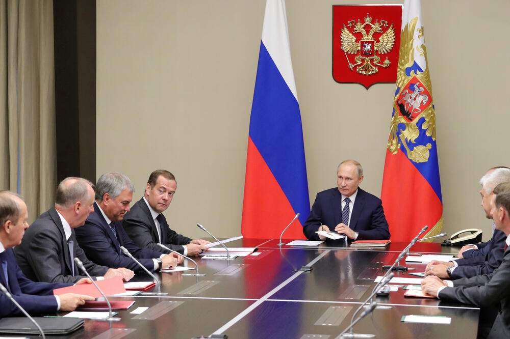 Putin na sjednici Savjeta, Foto: Reuters