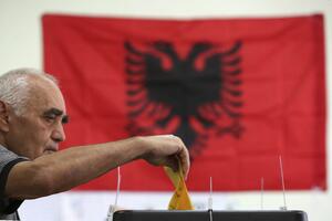 Albanski predsjednik: Izbori su jedino rješenje višemjesečne krize