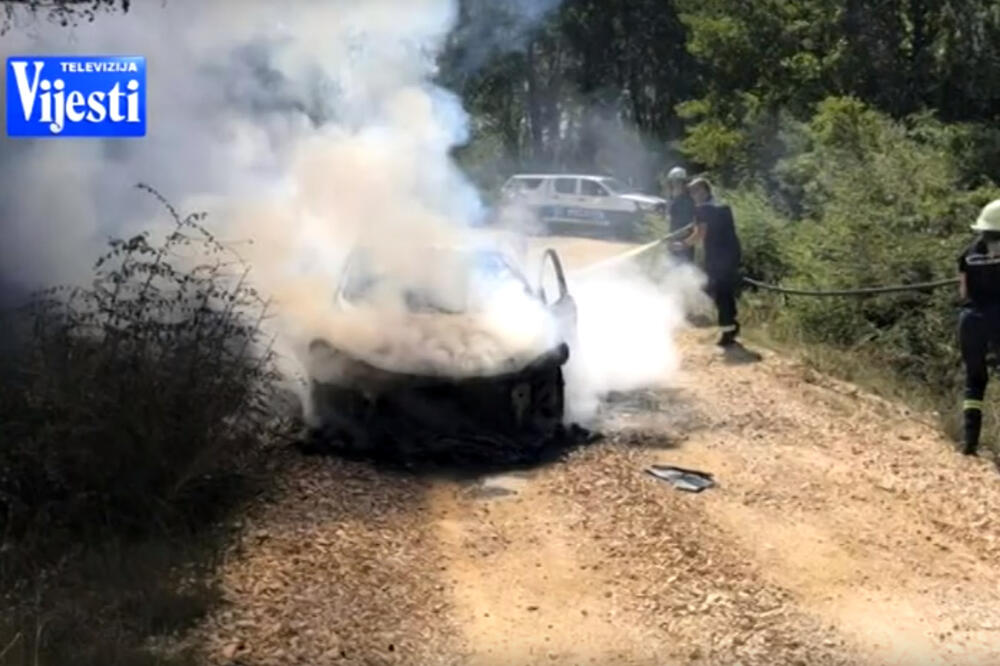 Vatrogasci interevenišu nakon dojave o zapaljeno automobilu na Bojani, Foto: Screenshot/TV Vijesti