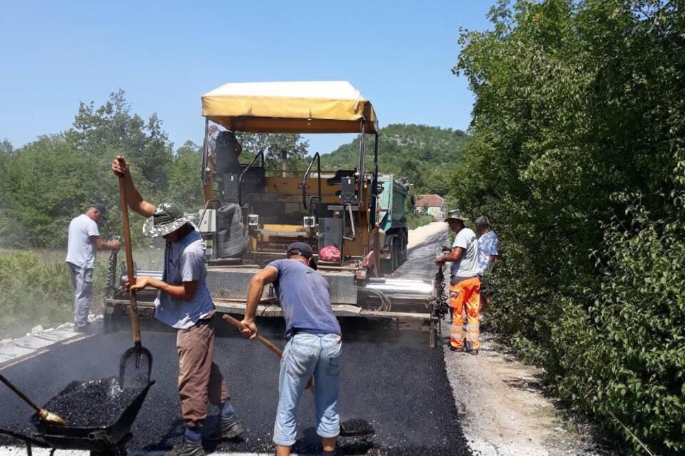 Asfaltiranje puta, Foto: Prijestonica Cetinje