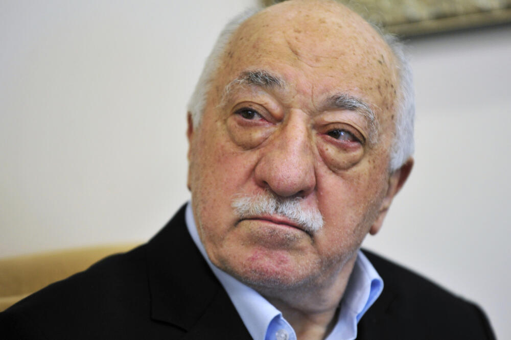 Vlada uništava sve što ima veze sa Gulenom, Foto: AP
