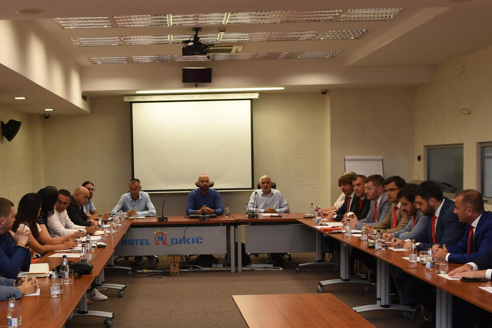 Sastanak predstavnika dijela opozicije i pokreta "Odupri se", Foto: Savo Prelević