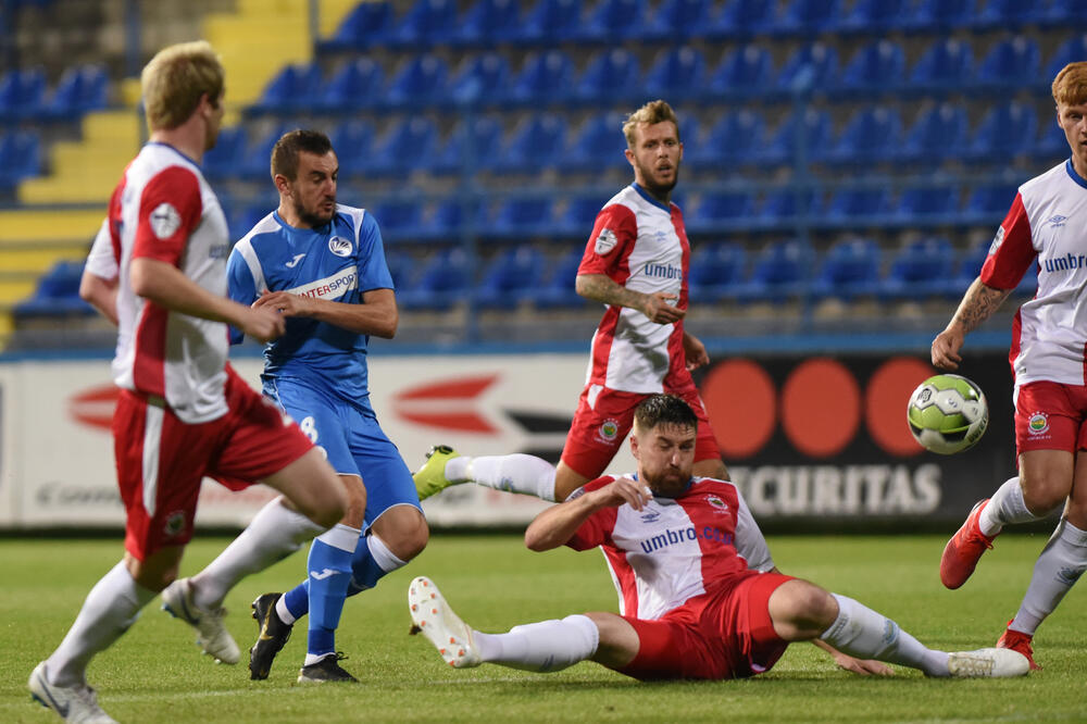 Branislav Janković na meču sa Linfildom, Foto: Savo Prelević