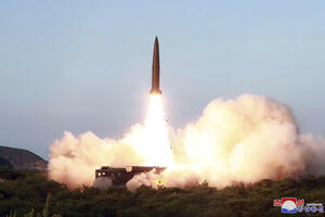 Kim Džong Un nadgledao probno ispaljivanje raketa