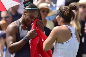 Serena ponovo predala meč, Bjanka osvojila titulu