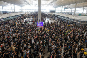 Zbog protesta otkazani letovi sa aerodroma u Hongkongu