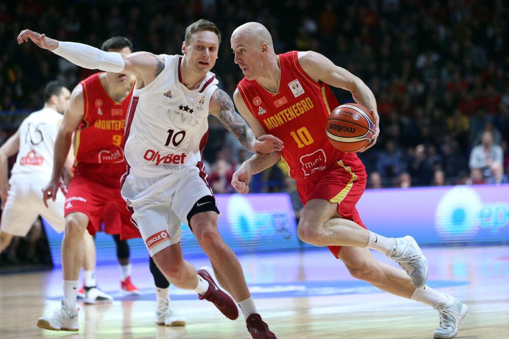 Aleksa Popović na utakmici sa Letonijom, Foto: Filip Roganović