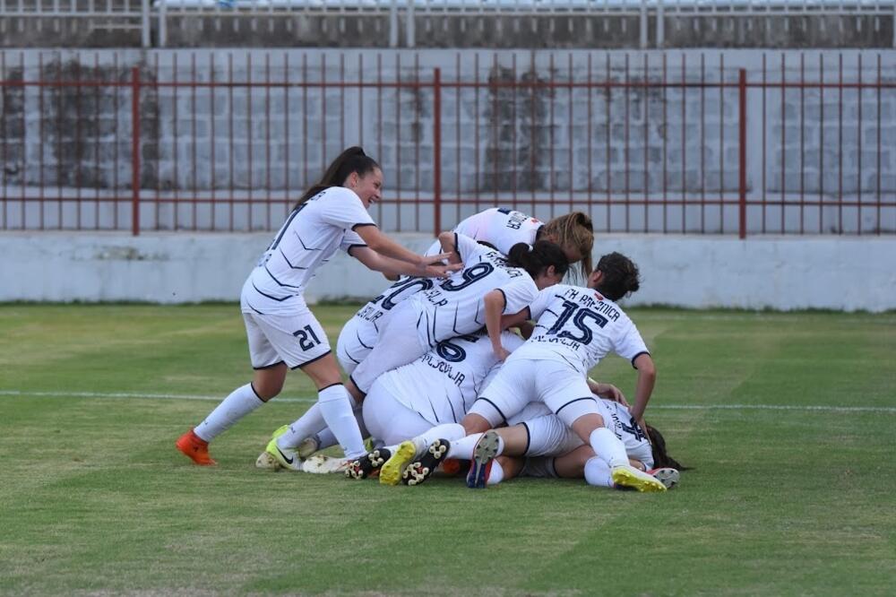 Fudbalerke Breznice, Foto: Božidar Čabarkapa