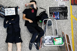 VIDEO Demonstranti opet zauzeli terminale aerodroma u Hongkongu:...